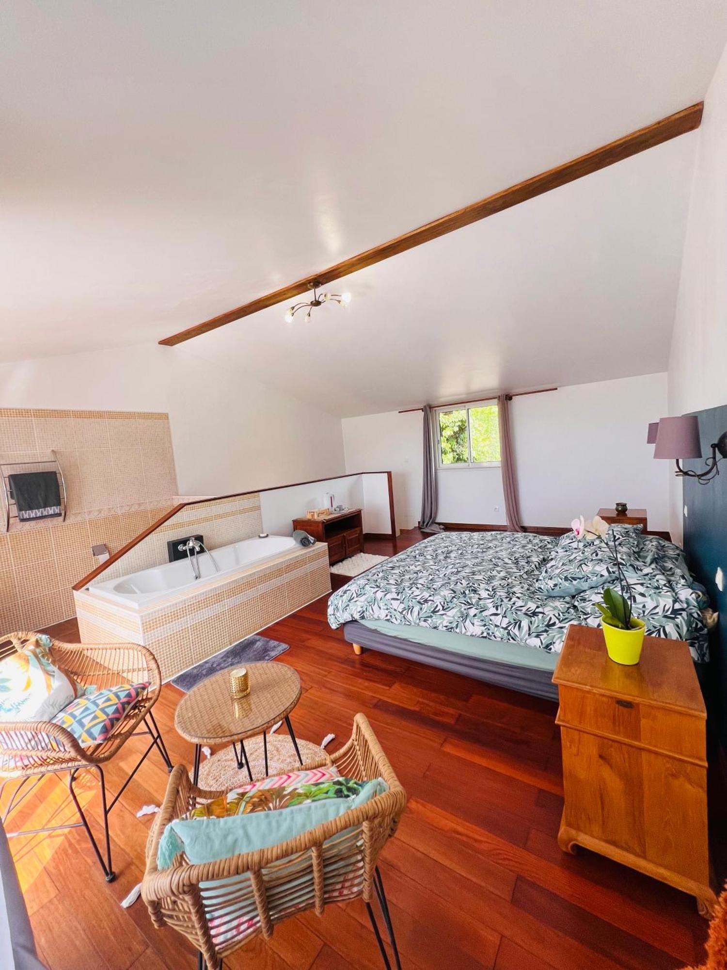Chez Madame Fabienne Apartman Sainte-Suzanne Kültér fotó