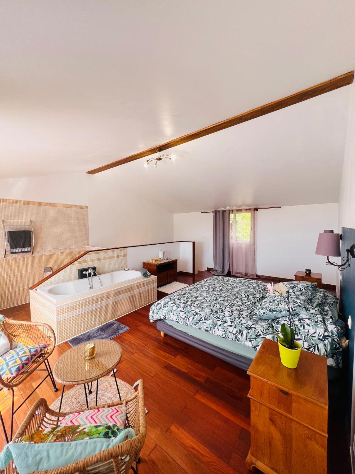 Chez Madame Fabienne Apartman Sainte-Suzanne Kültér fotó